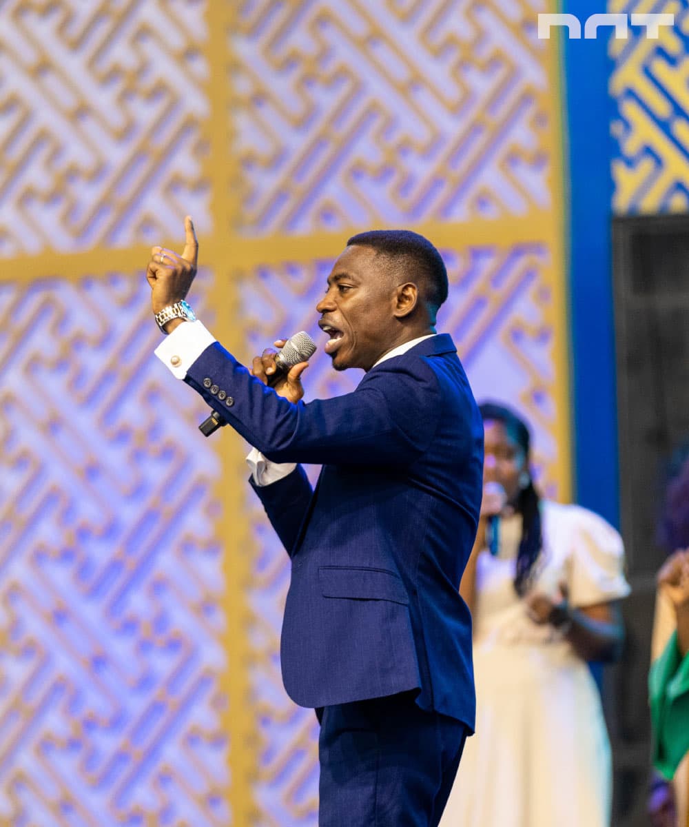 Pastor Nat preaching